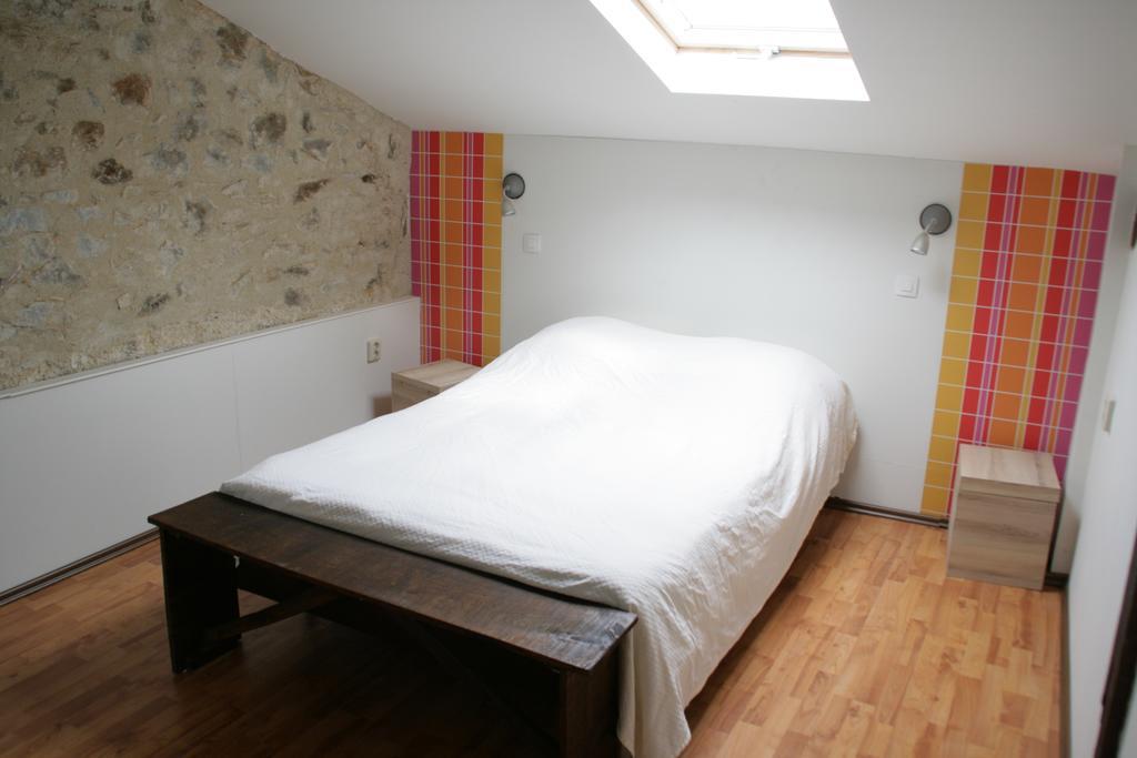 Le Petit Mas D'Ile Bed & Breakfast Saint-Germain-de-Confolens Стая снимка