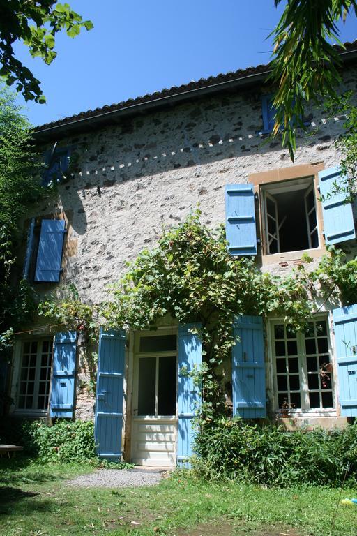 Le Petit Mas D'Ile Bed & Breakfast Saint-Germain-de-Confolens Екстериор снимка